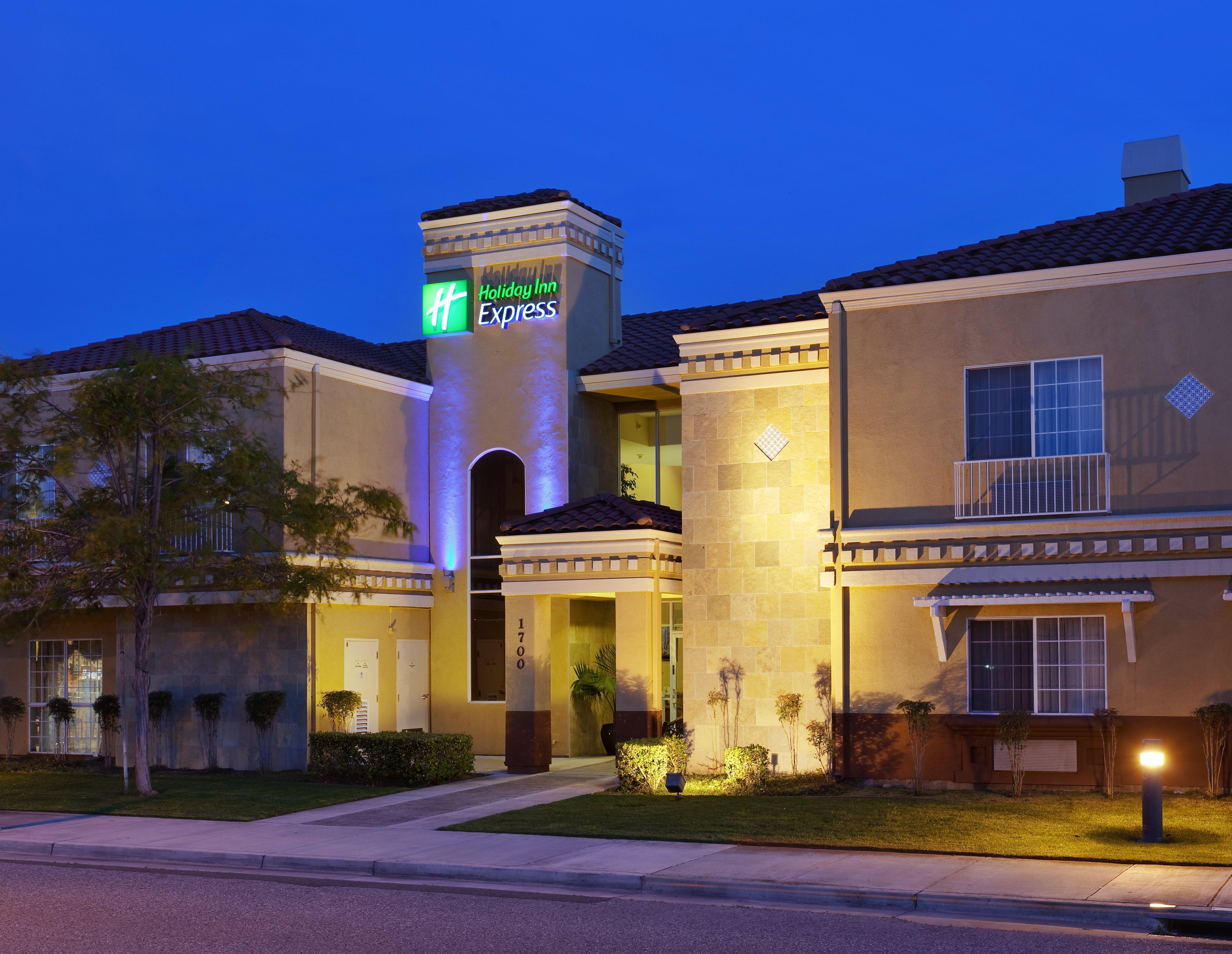 Holiday Inn Express & Suites Santa Clara By Ihg Exterior foto